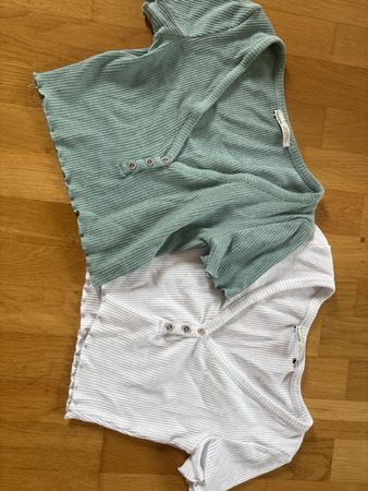 2 Pull&Bear Ripp-Shirts V-Ausschnitt Grösse S türkis weiss
