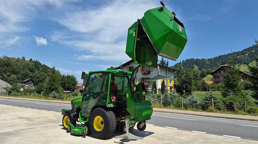 John Deere Tracteurs: Rasenmäher Traktor John Deere 2520  Jg. 2008 3240 Std – D'occasion à Schüpfheim par grischa01 2