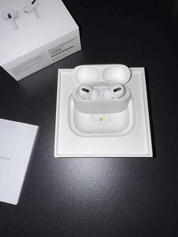 Telefoni cellulari / Smartphones: IPhone 15 Plus Top Zustand + Airpods  – Usato da Basel venduto da yoe_p8xd 1