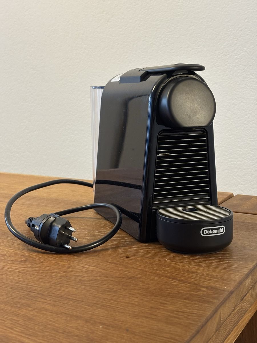 Nespresso Machines à café & Machines à expresso: Nespresso Essenza Mini schwarz – D'occasion à Chur par mir_m88z