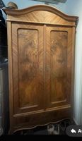 Antiker Kleiderschrank