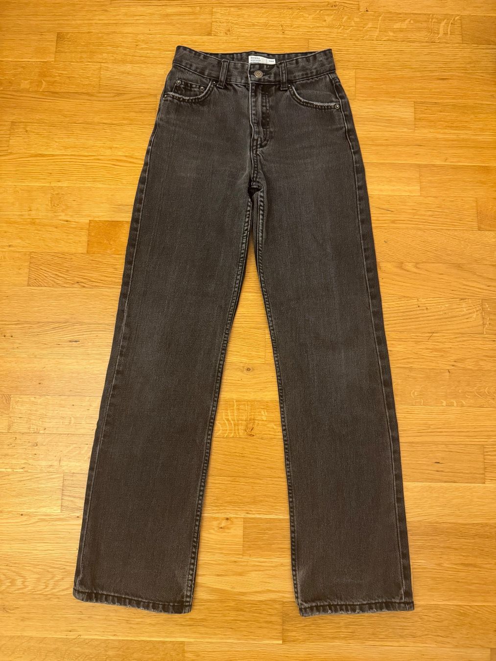 Bershka Jeans: Straightleg Jeans Damen Gr.32 – Usato da Bettlach venduto da Tradenet100