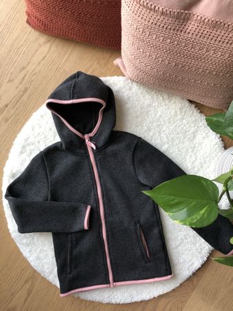 Mädchenjacke Grösse 122/128
