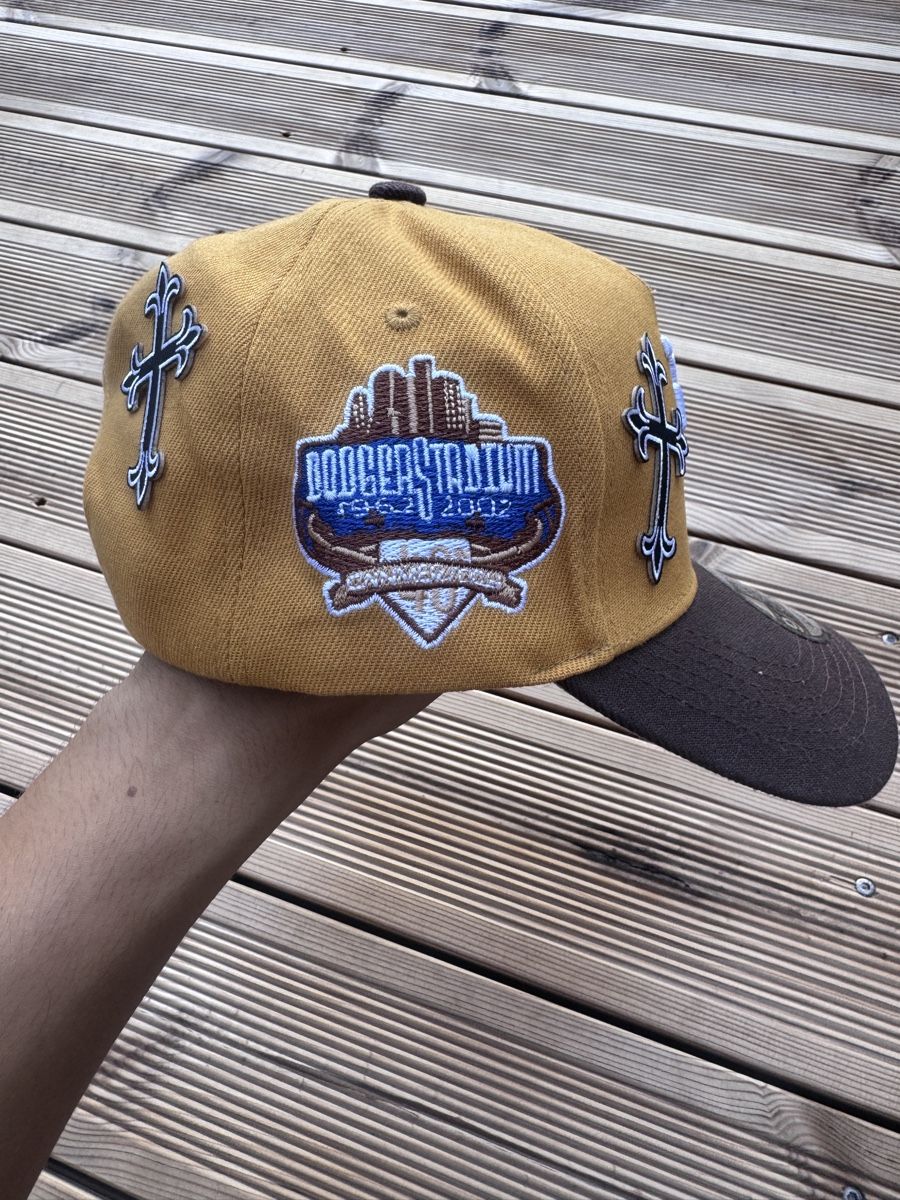 New Era Copricapi, berretti & cappellini: New Era Custom LA Gothic Cross Snapback Cap – Nuovo e nell'imballaggio originale da Caviano venduto da reselleo 5