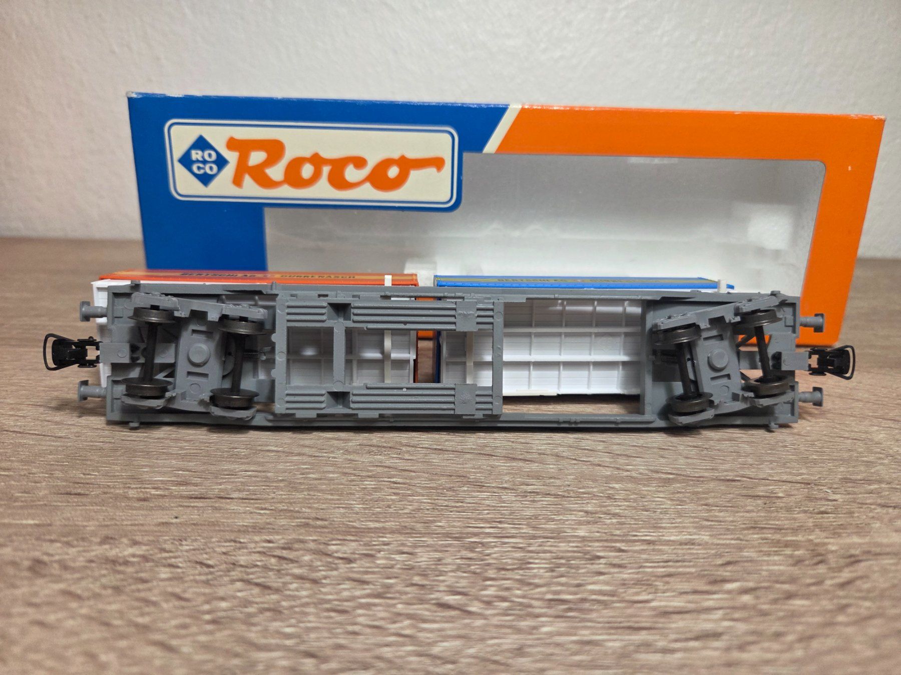 Roco Modellini di ferrovie: Roco 46365 Containerwagen Bertschi SBB H0 – Usato da St-Aubin-Sauges venduto da Lo_Go 4