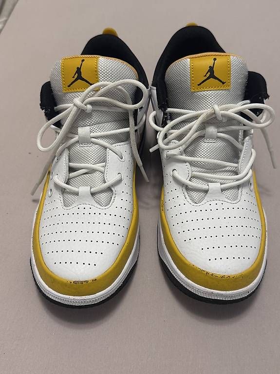 Scarpe da uomo: Jordan Schuhe gr.39 – Usato da Fürigen venduto da Dkneu