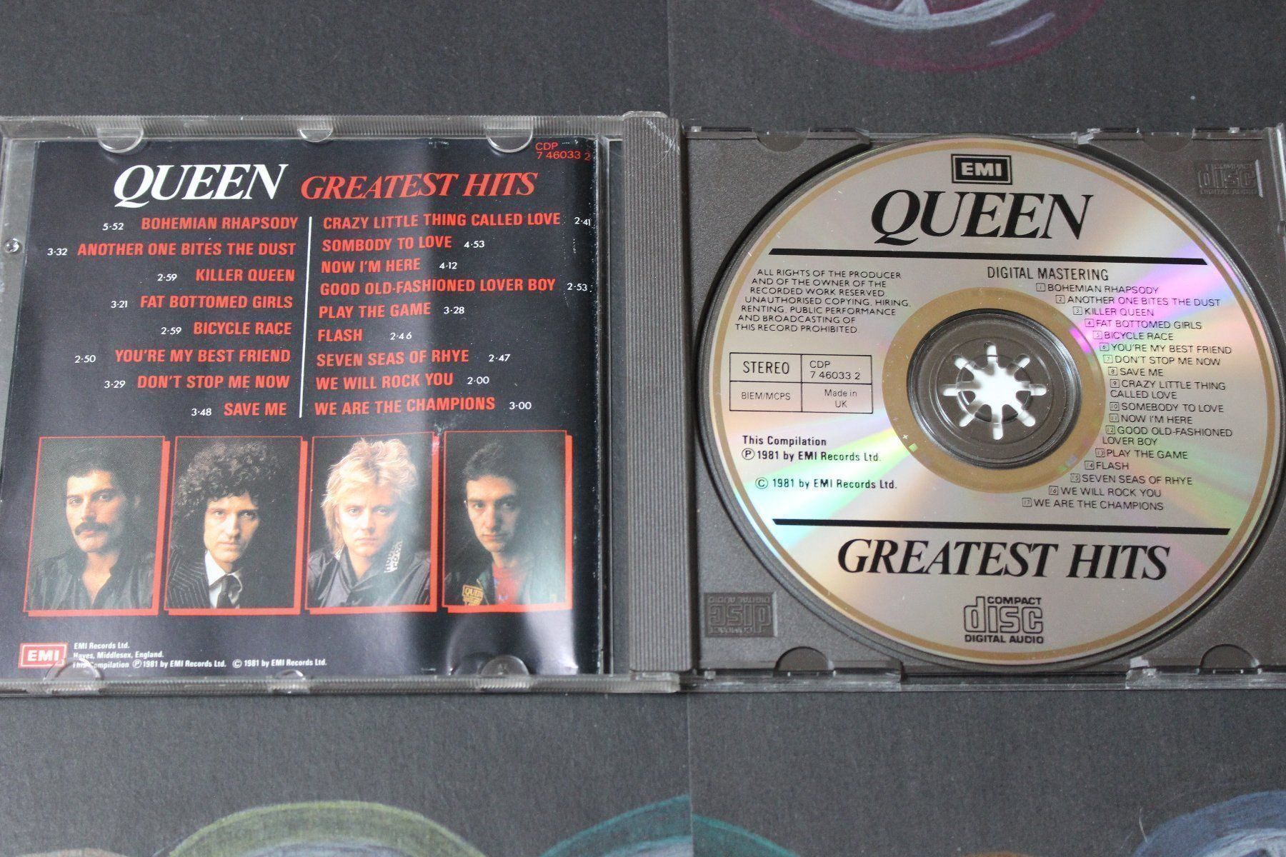 CD: QUEEN - GREATEST HITS CD Made in UK – Usato da Tübach venduto da JamesStone 3