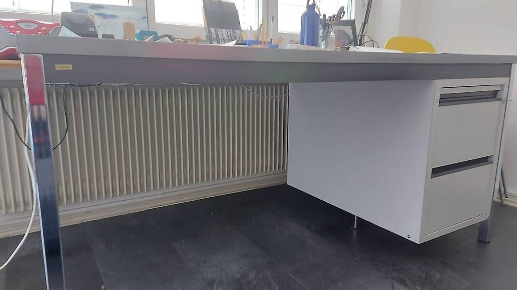 Scrivanie: Stabiler Schreibtisch 160 x 80 cm – Usato da Ramlinsburg venduto da fil_n6xl