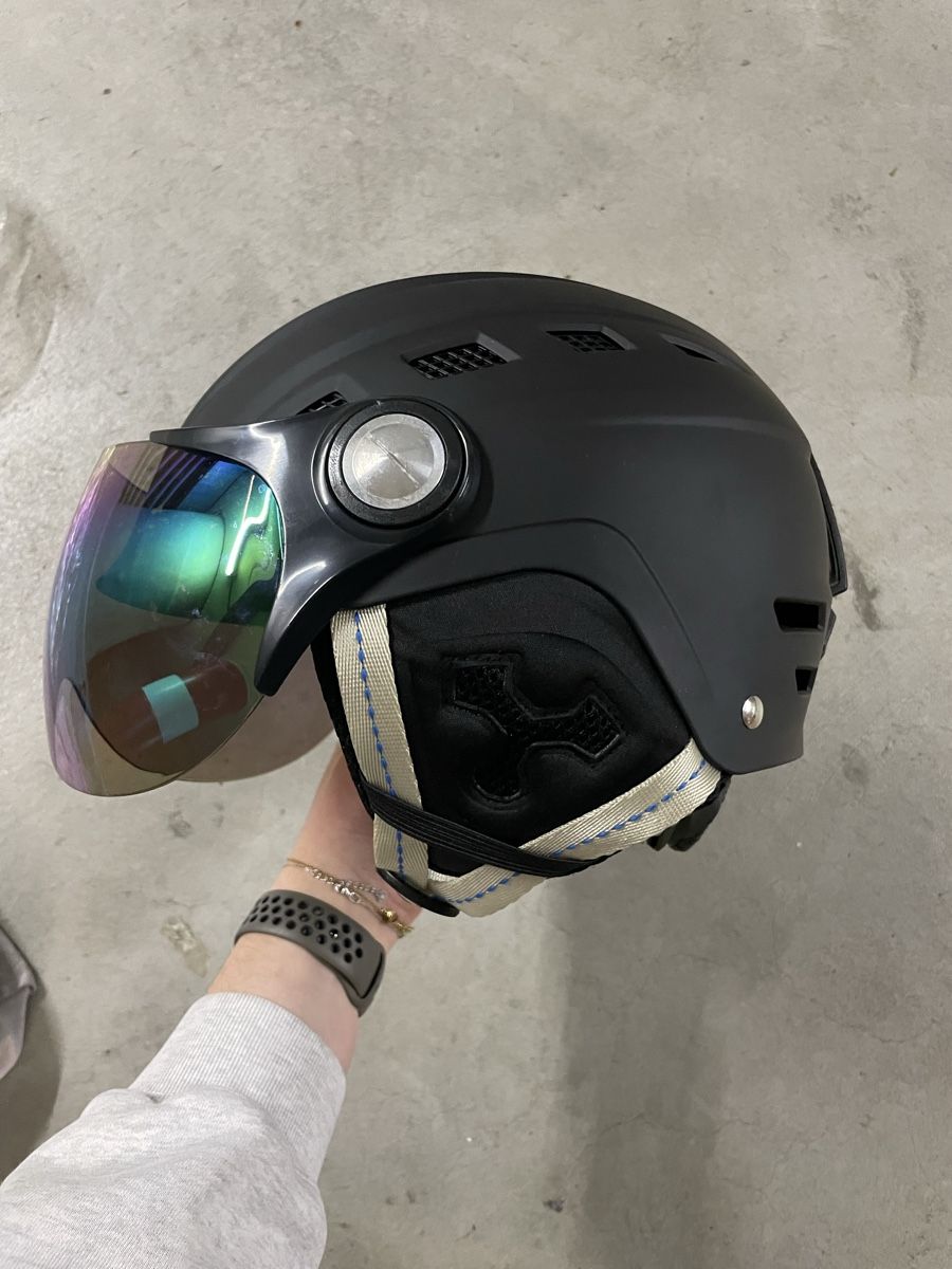 Caschi: Black Ski Helmet with Visor Size S – Usato da Cham venduto da vsgesser 2