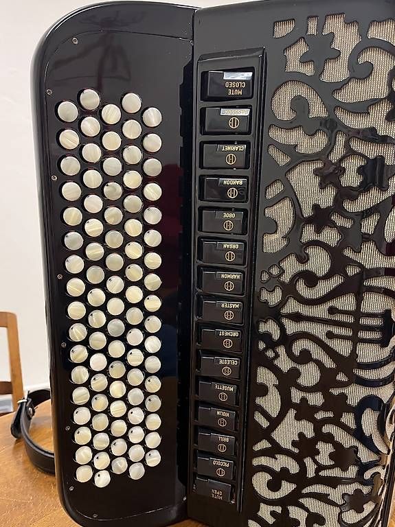 Musikinstrumente: Akkordeon Öllerer Solist V – Gebraucht aus Siebnen von Handorganist 2