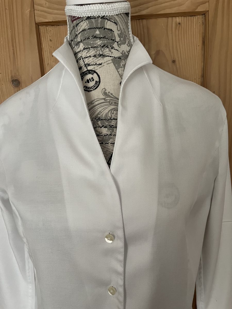 Camicette: Jacques Britt weisse Bluse mit Stehkragen – Usato da Herisau venduto da mikeho2000 1