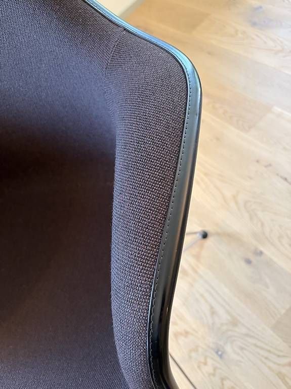 Chaises: Vitra Designer Eames Plastic Armchair DAR mit Polster – D'occasion à Winterthur par buc_7yxq 3