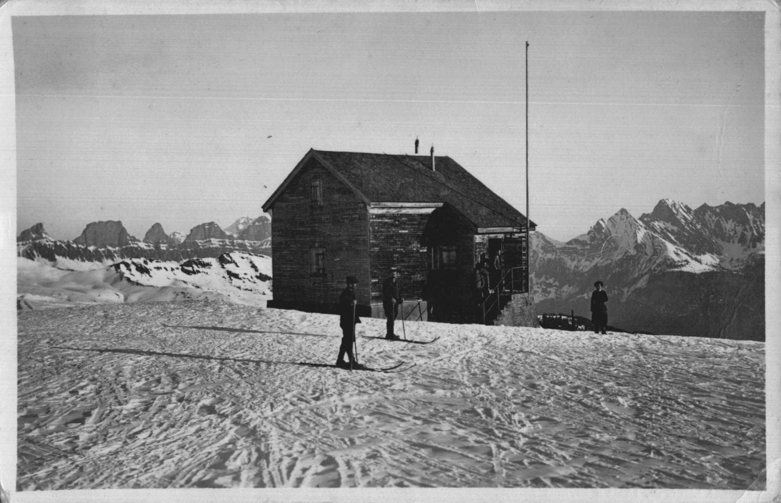 Cartoline postali: Alte Ansichtskarte: Spitzmeilenhütte, Winter – Usato da Luzern venduto da Kartenansicht