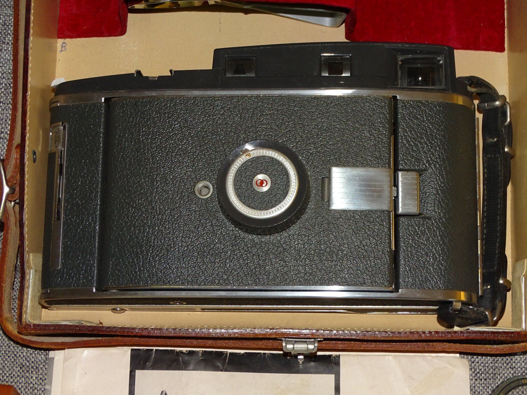 Polaroid Fotocamera: Polaroid Box mit Polaroid Blitzgerät – Usato da Hirzel venduto da Musicman03 1
