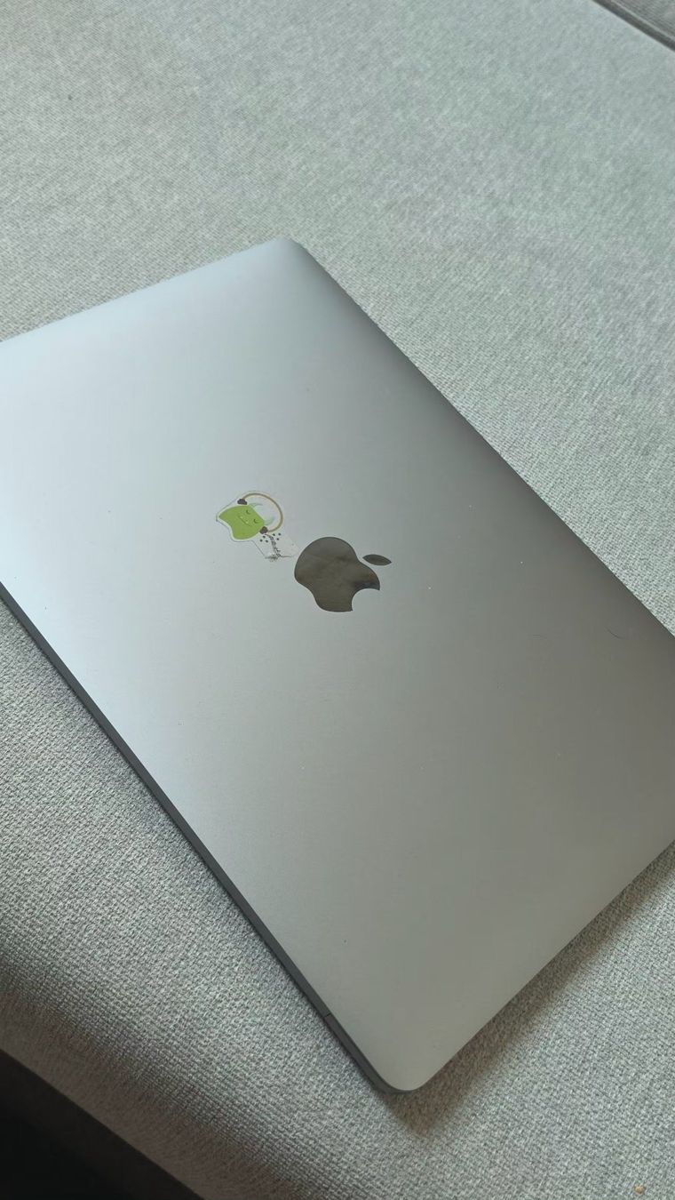 Apple Notebook: Macbook Air M1 2020 – Usato da Yvonand venduto da arcasia06