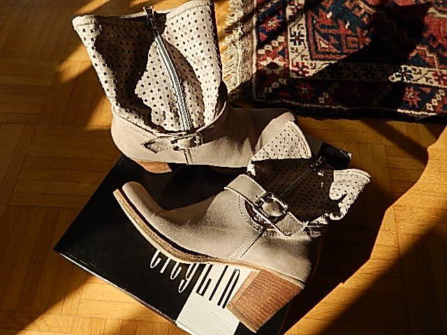 Scarpe da donna: Stiefeletten / Boots VERA GOMMA – Usato da Aesch venduto da alaine6262 2