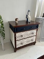 Kommode Tanne klein vintage Ornamente weiss blau braun börni