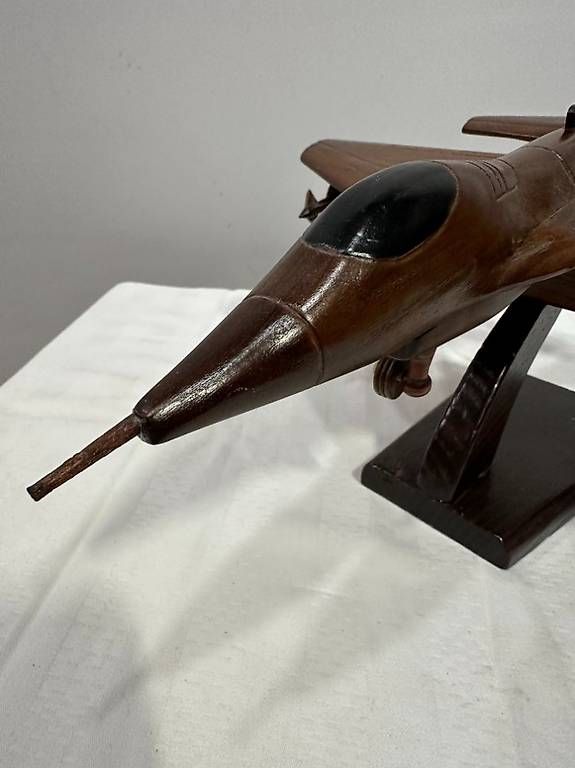 Kit di modellismo & Modellini statici: Handgeschnitztes Holzmodell Kampfjet auf Sockel – Usato da Obernau venduto da Arche_Noah_Brocki 5