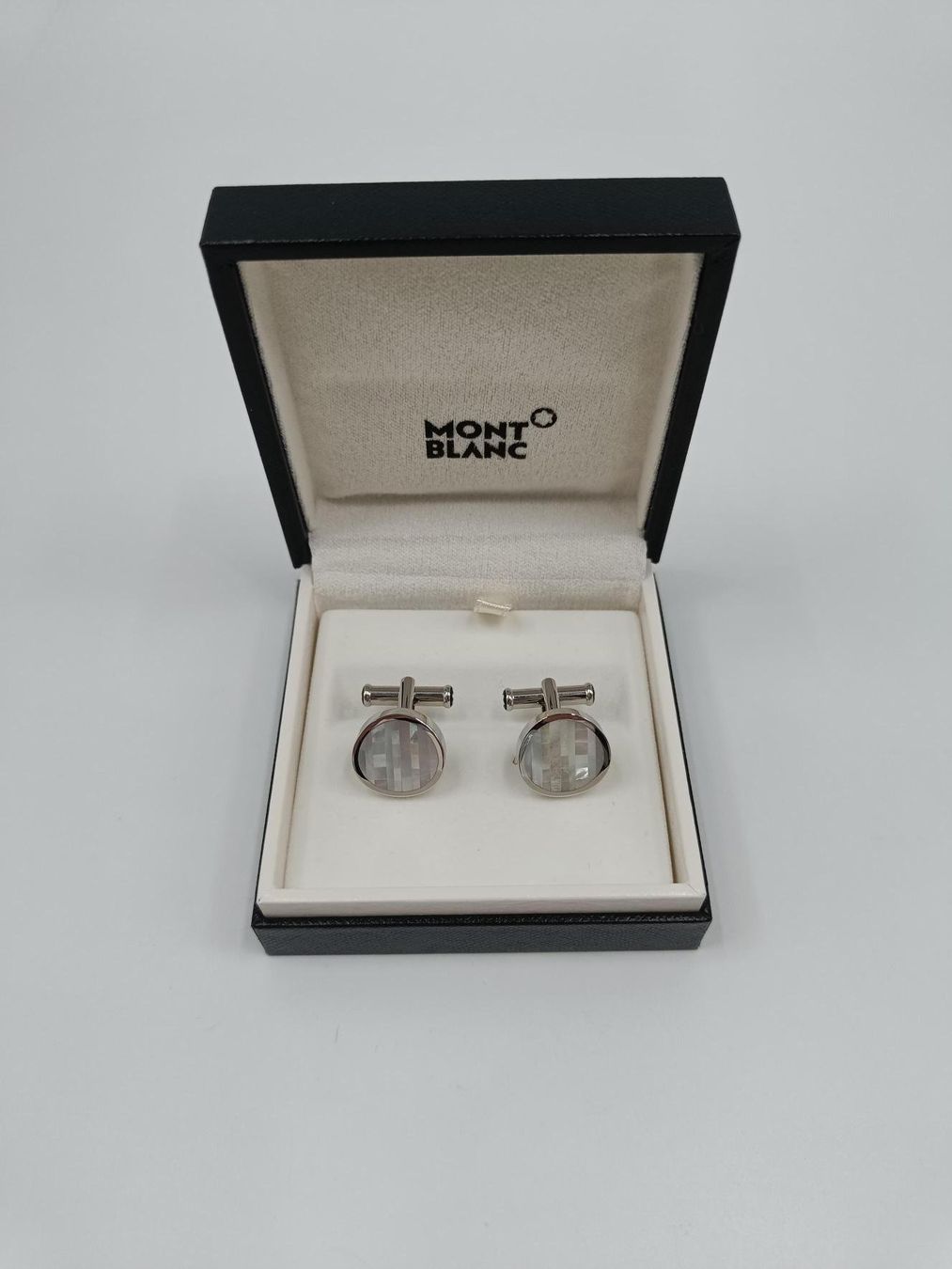 Montblanc Boutons de manchette: MONTBLANC MANSCHETTENKNÖPFE  "HERITAGE" MIT PERLMUTT – Neuf (Voir description) à Luzern par EdiGem