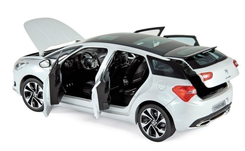 Citroën Modellini d'auto: Citroên DS 5, dunkelblau oder weiss 1:18 – Nuovo e nell'imballaggio originale da Erlenbach im Simmental venduto da Model_box 1