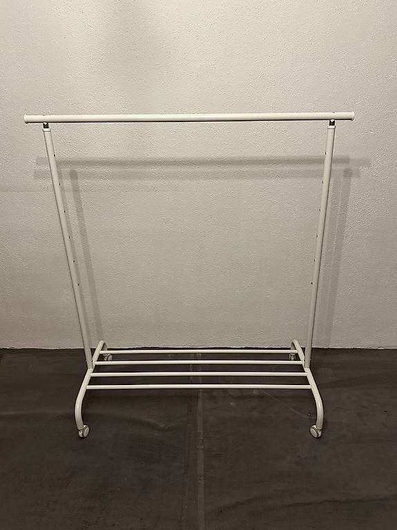 Ikea Guardaroba: IKEA Garderobenständer RIGGA weiss – Usato da Muri AG venduto da Alex5630