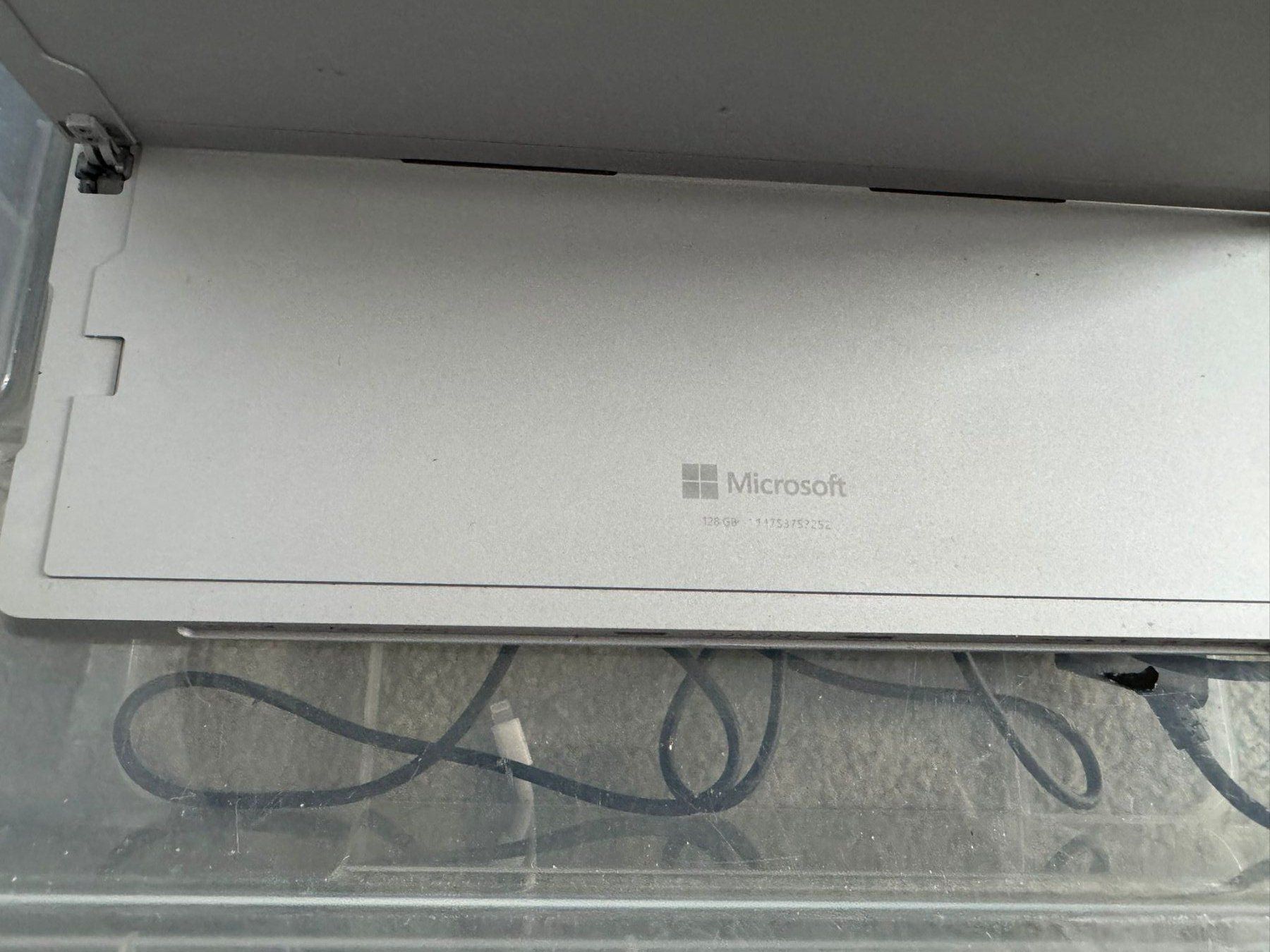 Microsoft Tablet PC: Surface 3 - 128gb Speicher / ungeprüft! Ab 12CHF – Defekt aus Olten von HoYa01 2