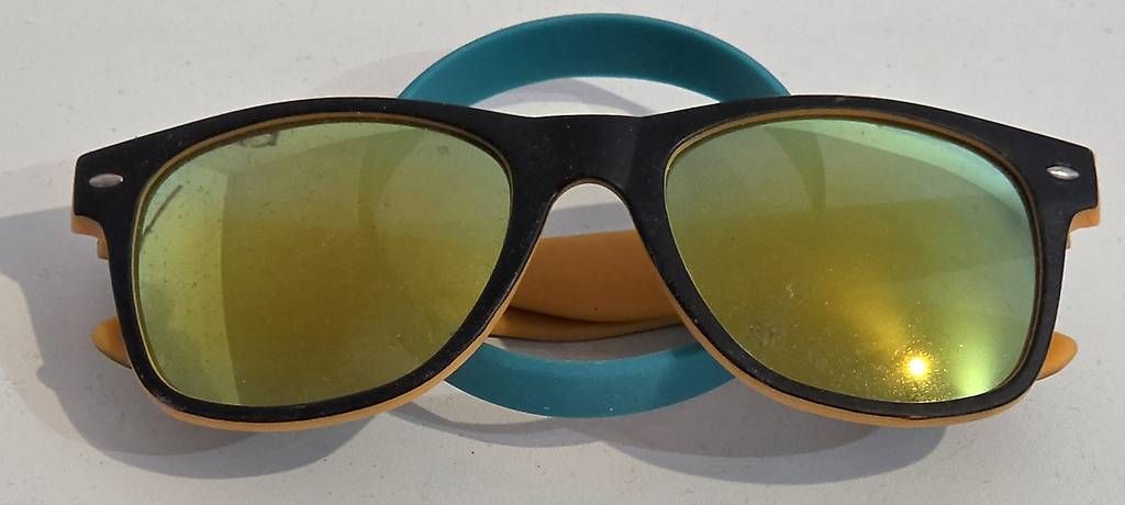 Brillen & Gläser: Lunette de soleil. Continental. – Gebraucht aus Bevaix von Nounoursch