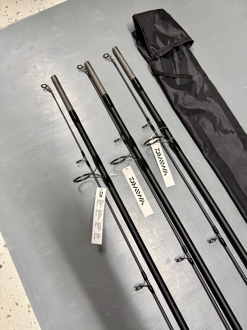 Daiwa Canne da pesca: 3x Daiwa 3.60m Karpfenruten – Nuovo e nell'imballaggio originale da Trimbach venduto da duri.. 2