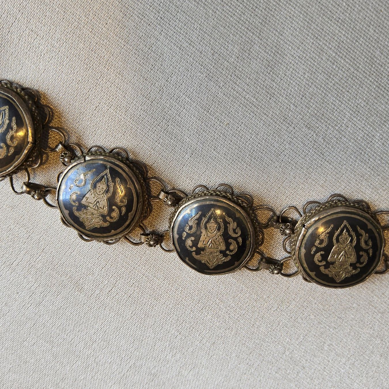 Armbänder & -reifen: Antikes buddhistisches Armband Silber/Schwarz – Gebraucht aus Zürich von helsan 9