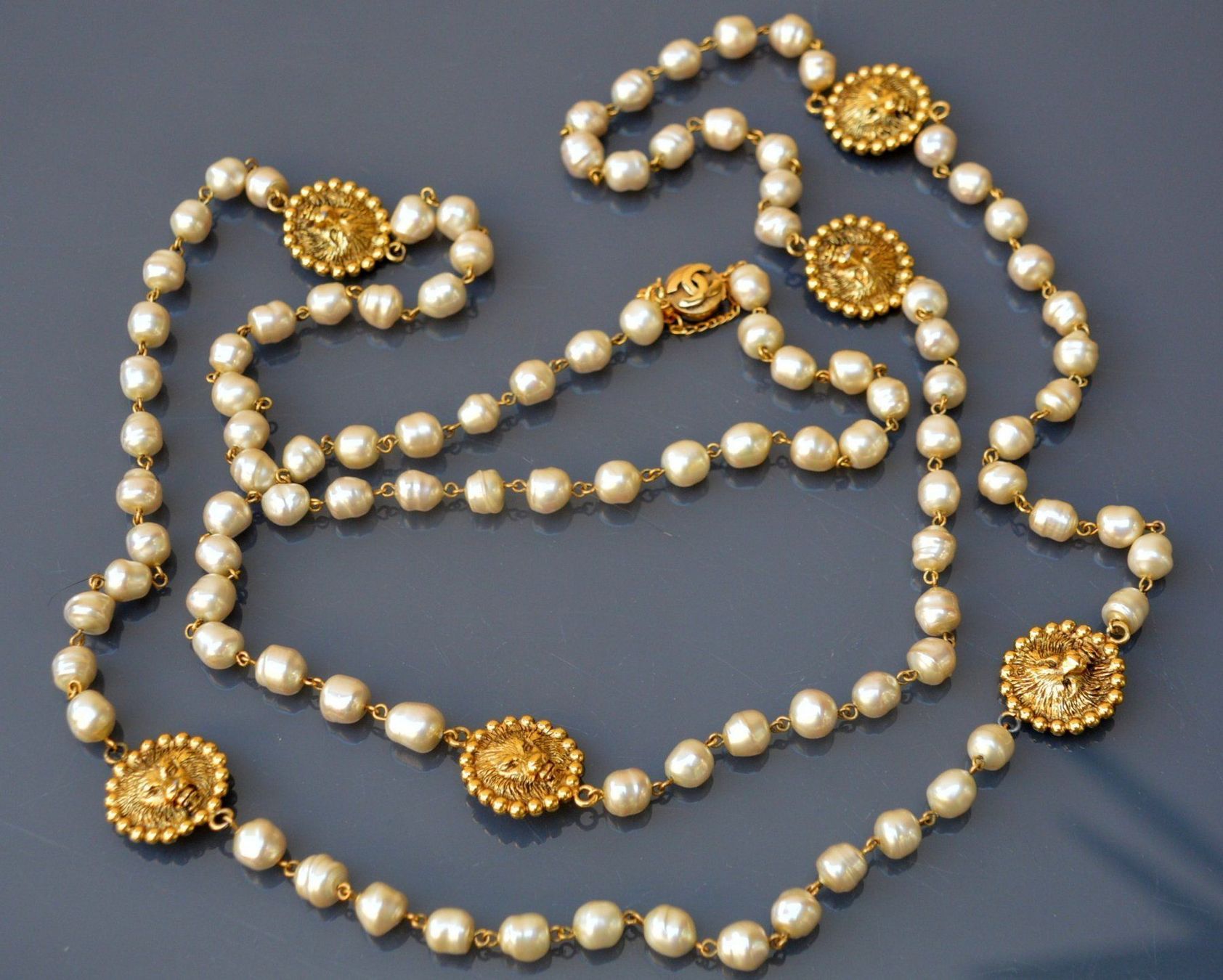 Chanel Catenine: Perlenkette CHANEL collier de perles – Usato da Collonges venduto da Auganien 4