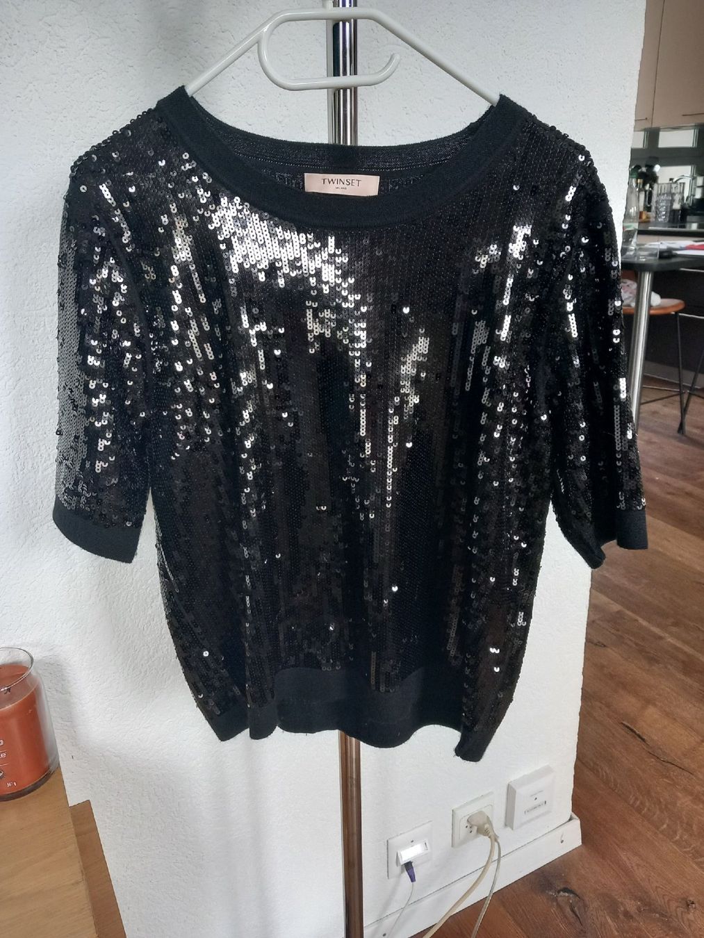 Twinset T-Shirts: Neuf pull avec sequins TWINSET Fr. 260.00 – Neu und originalverpackt aus Boudry von Fionette
