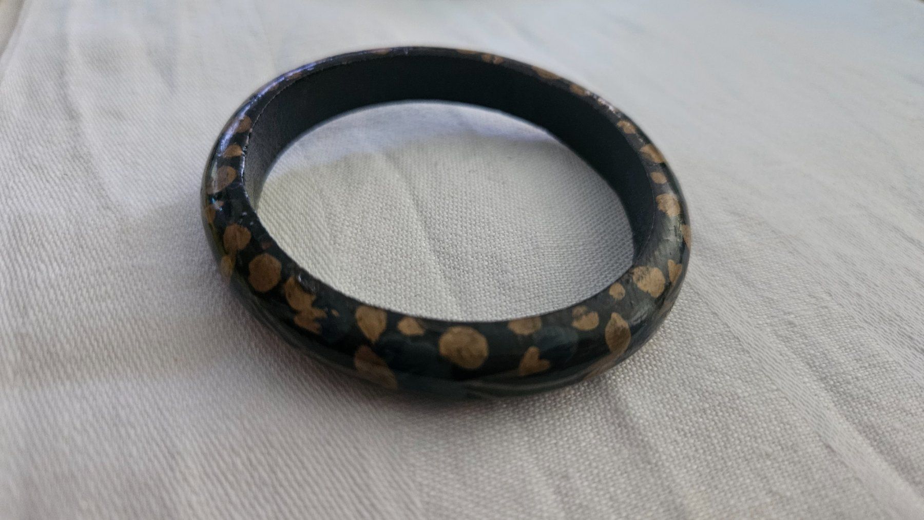 Bracelets: Bracciale rigido in legno fiorato – D'occasion à Melano par H-Sara