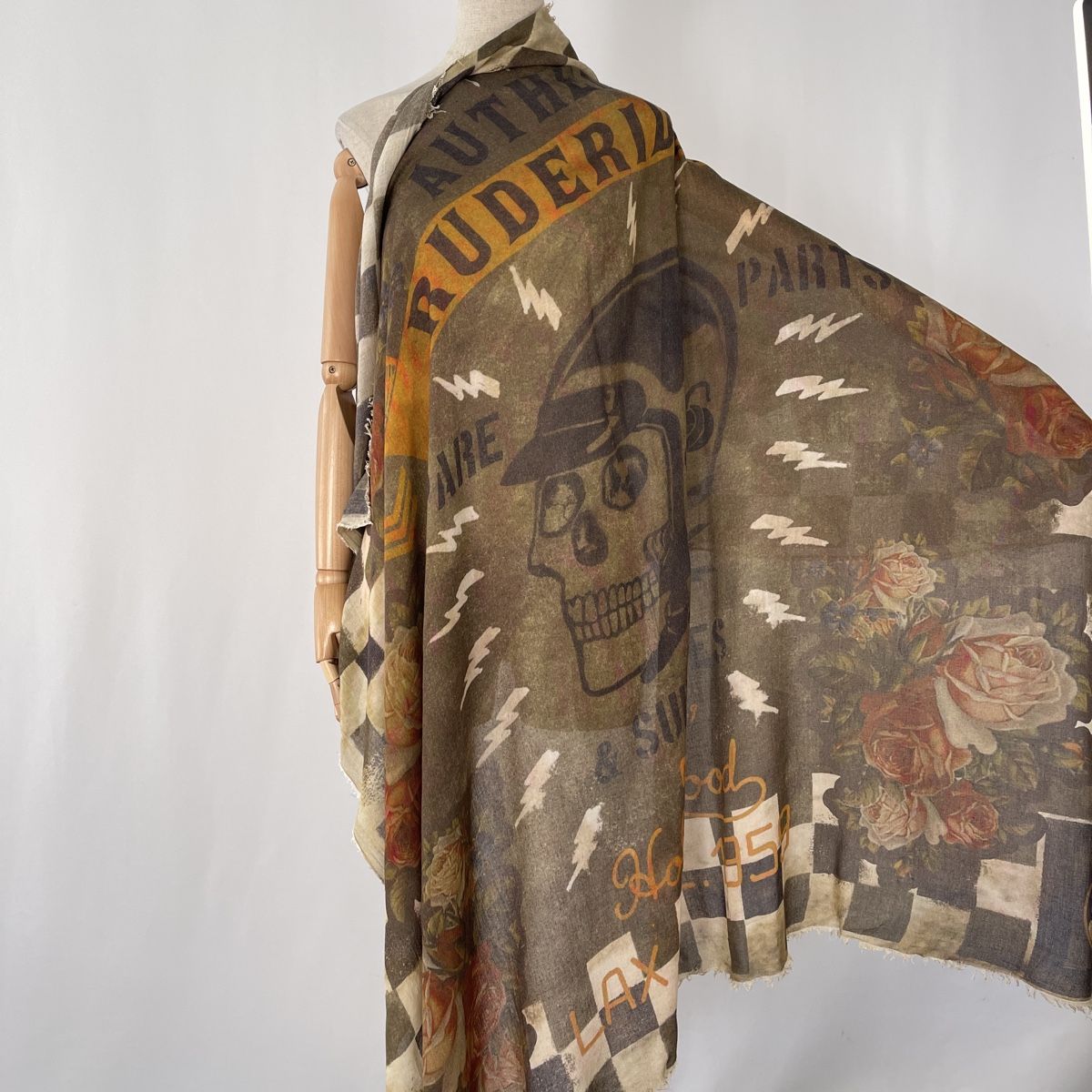 Foulard & Sciarpe: RUDE RIDERS Hand-Crafted Scarf – Nuovo (secondo la descrizione) da Emmen venduto da Nightingale_2022