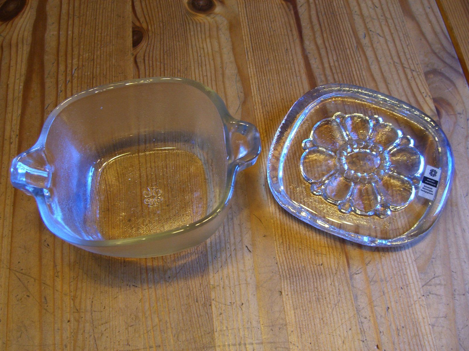 Bicchieri: hübsche Glasdose mit Deckel, CH Diamantglas handgegossen – Usato da Winterthur venduto da Gaia 4