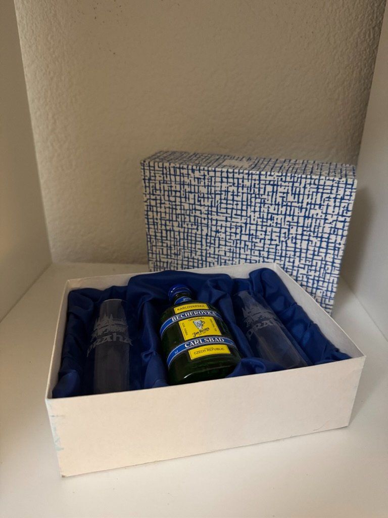 Spirituosen: Becherovka Geschenkset - Flasche & 2 Gläser, neu – Neu und originalverpackt aus Zuchwil von HowieBowie 1