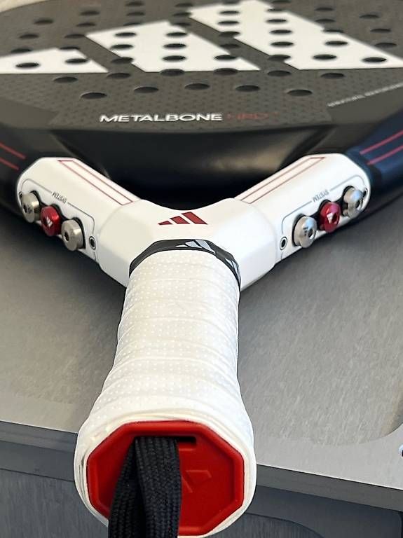 Raquettes: Adidas Metalbone HRD+ – D'occasion à Greifensee par Titlis0 2