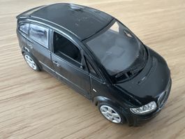 1:43 Modellauto wie auf den Bildern ersichtlich