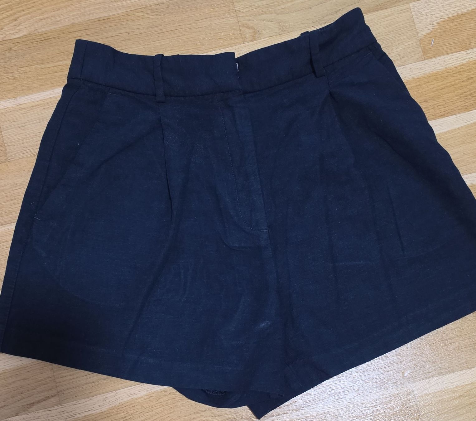 H&M Pantaloni: Damen Shorts dunkelblau GR. 36 – Usato da Affoltern am Albis venduto da Ebruli89