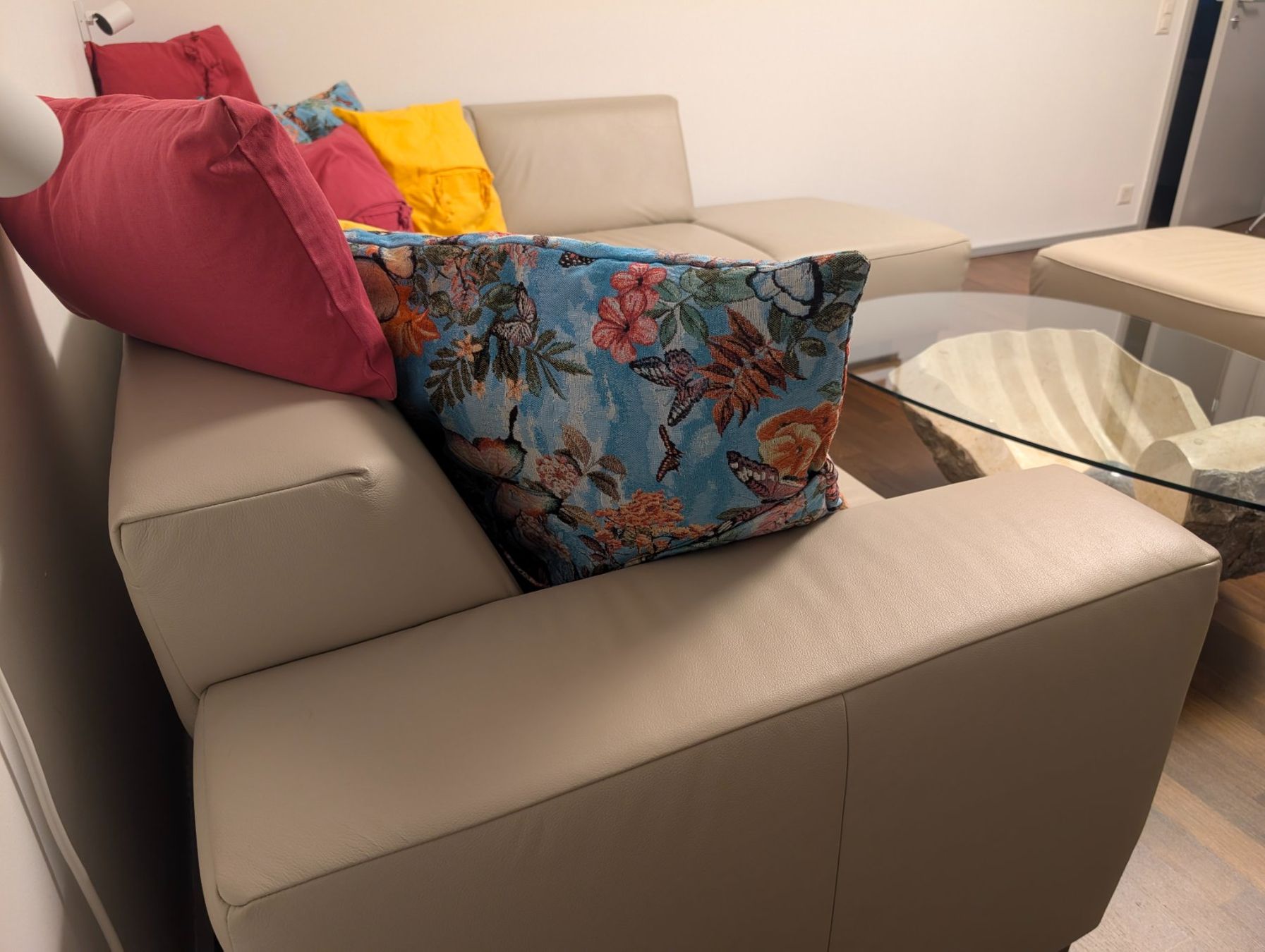 Micasa Divani: Echtleder Ecksofa MICASA mit Hocker, grau - Top Zustand! – Usato da Uetikon am See venduto da transsonic2 6