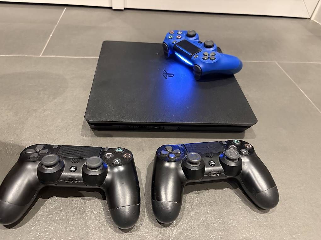 Consoles: PS4 con 3 controller  – D'occasion à Cadro par Argosound 1