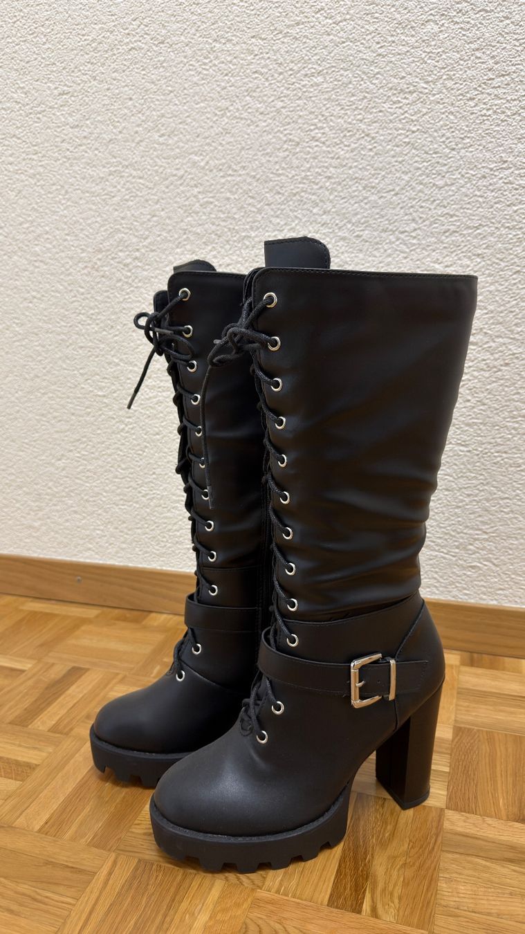 Scarpe da donna: Damenstiefel schwarz Grösse 40 – Nuovo (secondo la descrizione) da oberburg venduto da AlamoTX