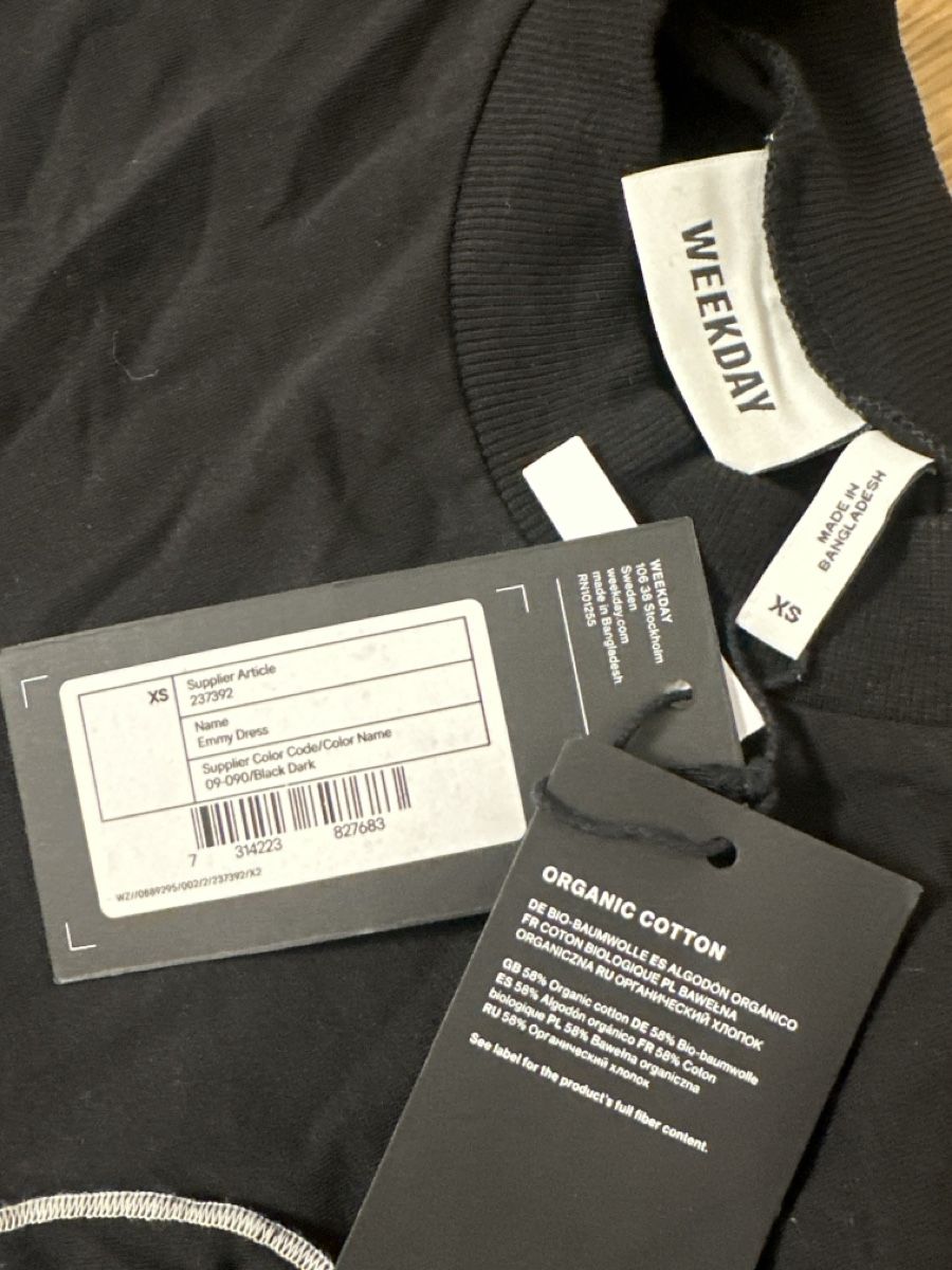 Weekday Vestiti: Schwarzes Maxikleid mit langen Ärmeln – Usato da Neuenegg venduto da kar_smg9 3