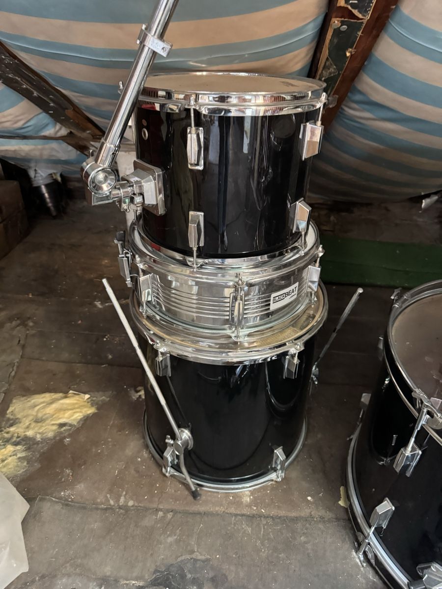 Musikinstrumente: Schlagzeug BlackBeat ab 1 Fr – Gebraucht aus Pfeffingen von Twoa 2