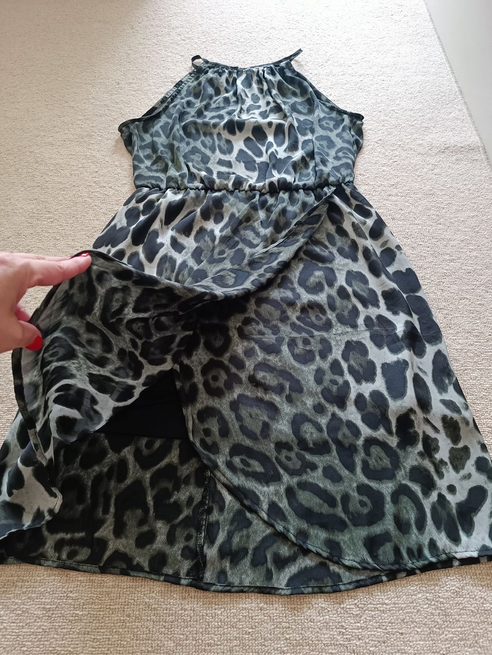 Kleider: Kleid mit Leopardenmuster, Wickelstil 42 – Gebraucht aus Wallisellen von C_DM 1