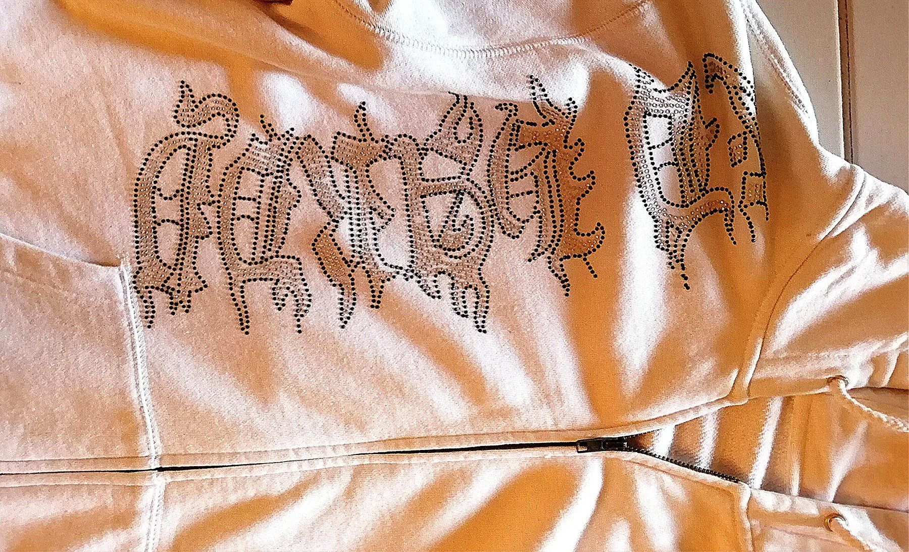 Pullover & Sweatshirts: Kapuzenpullover, weiss, Motive aus Strass, Grösse siehe Text – Gebraucht aus Schaffhausen von Domifran 3