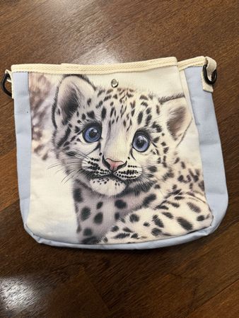 Süsse Kinderhandtasche mit Schneeleoparden-Motiv