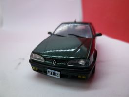 Renault 19 = sehr selten - dunkelgrün - made in China