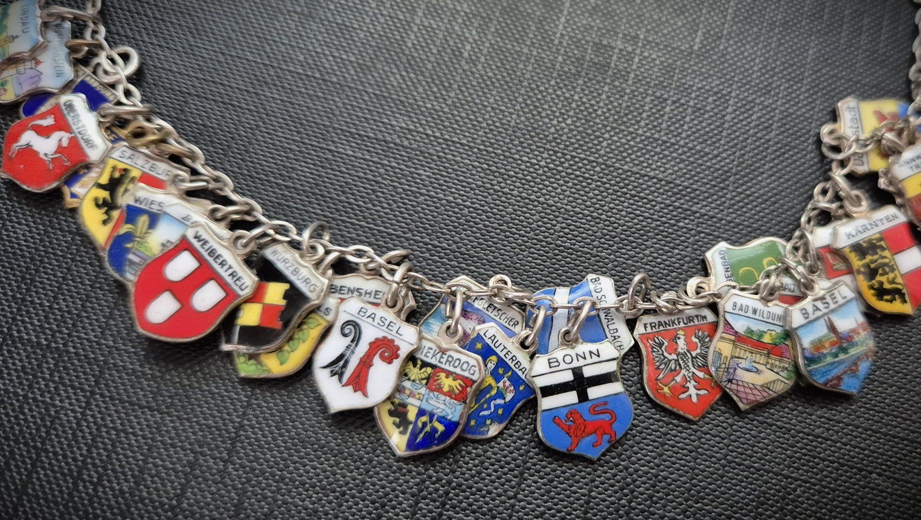 Bracelets: Bettler-Armband mit emaillierten Wappen – D'occasion à Zürich par brinkosos 2
