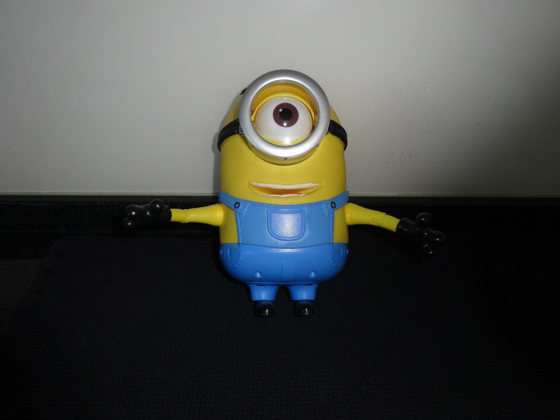 Figuren: Sprechender Minions mit Gitarre – Gebraucht aus Neerach von  5