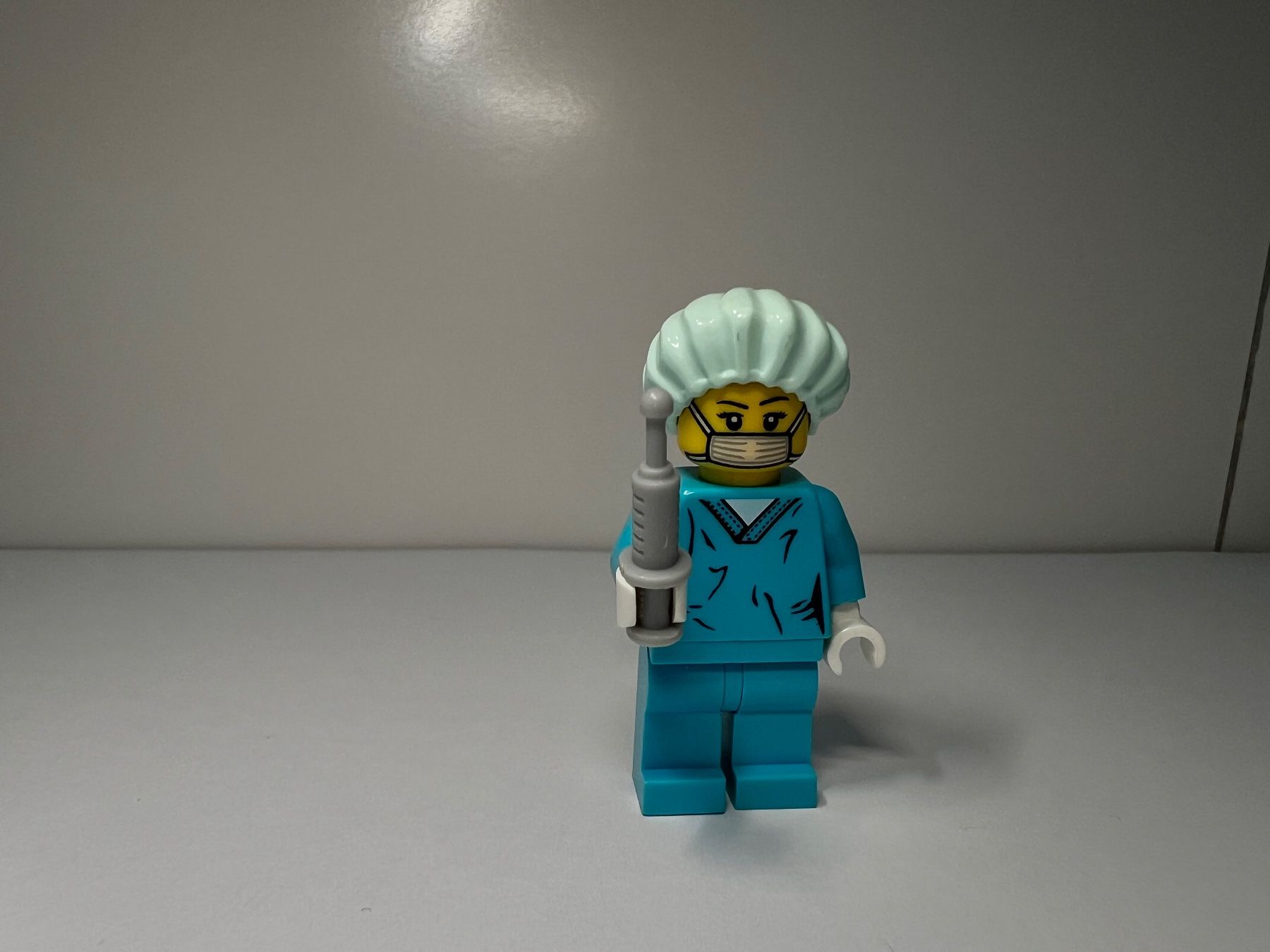 Lego Spielzeuge: Lego Minifigur Chirurg – Gebraucht aus Schliern b. Köniz von wae_2ndl